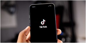 Read more about the article TikTok, Fenomena Media Sosial yang Mengubah Dunia